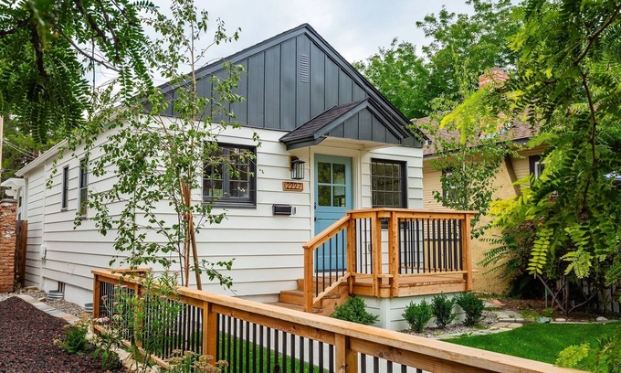 North End Cottage | Bright 2-Bedroom Cottage with Ocean View & Pool Access