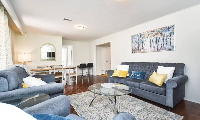 York Mills Apartment | Bright 2 Bedroom Retreat Near York Mills Subway, Free Parking