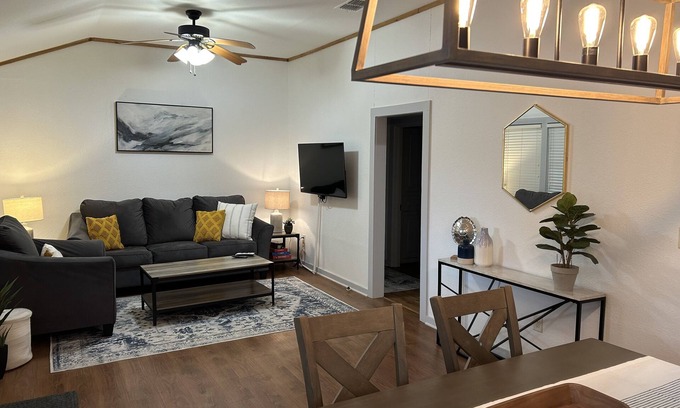 Shiner House | Delightful 2 Bedroom in Shiner - Near Downtown Attractions