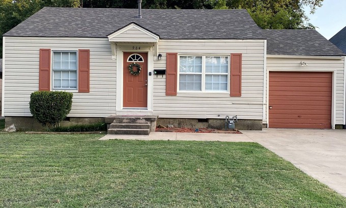Tulsa House | Delightful 2 Bedroom Retreat Steps from Gathering Place