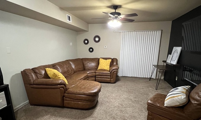 Sherwood House | Cheerful 2-bedroom townhouse close to everything