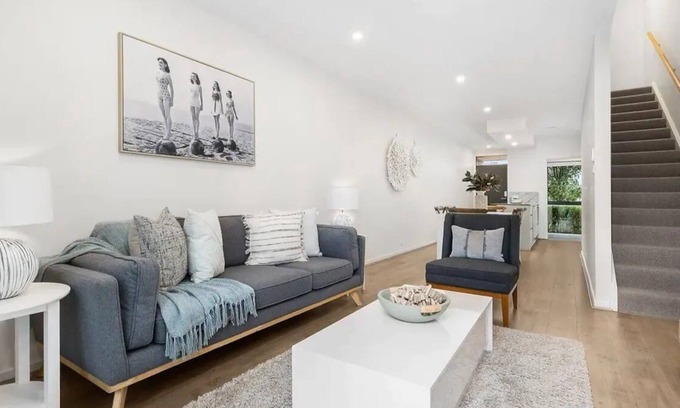 Lawson House | Cheerful 2-bedroom townhouse with secure parking