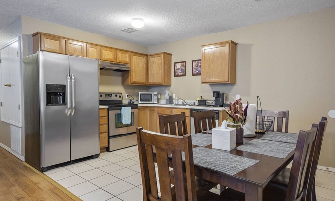 Fort Smith House | Bright 2-Bedroom Duplex with Ocean View & Pool Access