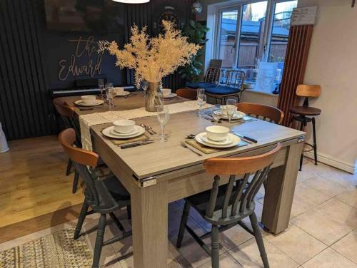 Wilford House | Inviting 3-Bed Detached Home with Pet-Friendly Amenities