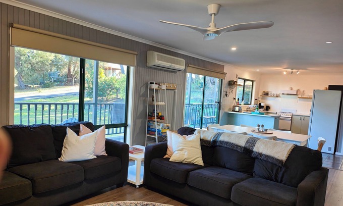 Loch Sport House | Cheerful 3 bedroom home close to beach and lake