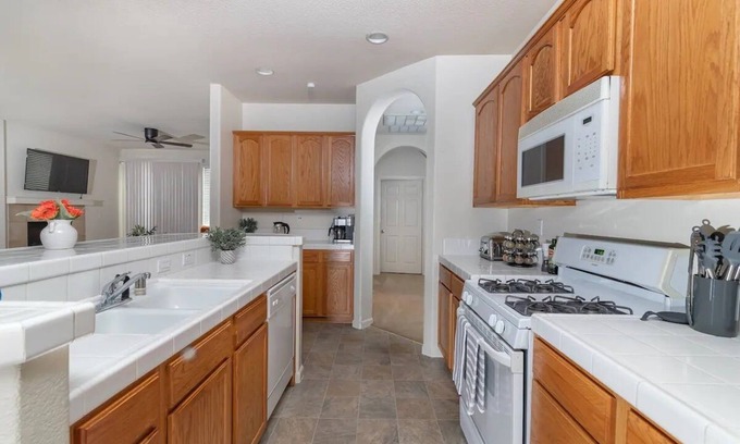 North Natomas House | Family-Friendly 3-Bedroom Home Near Airport and Downtown
