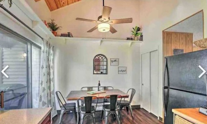 Pinecrest House | Inviting 3-Bedroom Townhouse with Private Lake Access
