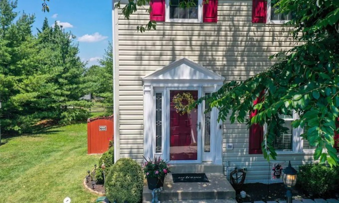 Leesburg House | Inviting 3-Bedroom Townhouse with Cozy Indoor Fireplace