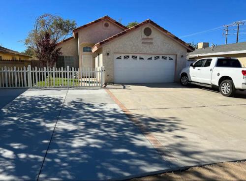 Quartz Hill House | Inviting 3BR Oceanfront Retreat with Spa and Game Room