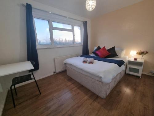Hillingdon Apartment | Inviting 4/5 Bed House Near Heathrow for Your Stay