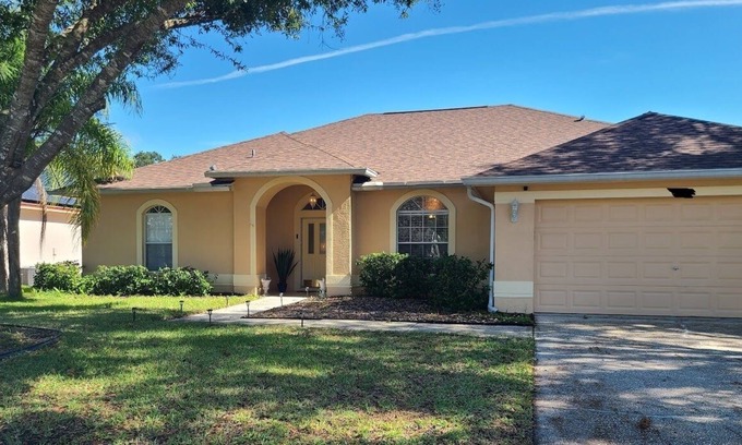 Grand Oaks House | Inviting 4 Bd Home with Private Pool & Ocean Views