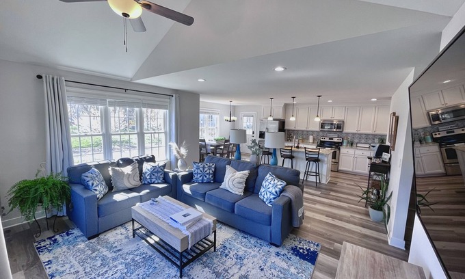 Mechanicsville House | Bright 4-Bedroom Retreat with Game Room & Gym Access