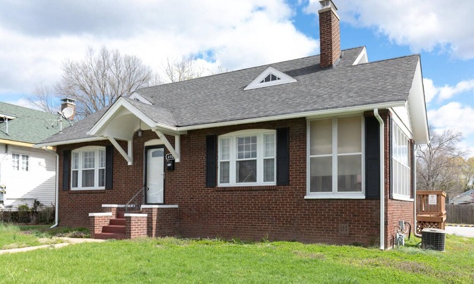 Belleville House | Bright 4 Bedroom House - Family Friendly & Fully Equipped