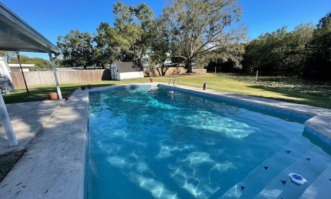 Orient Park House | Delightful 4-Bedroom Home with Pool & Scenic Lake Views