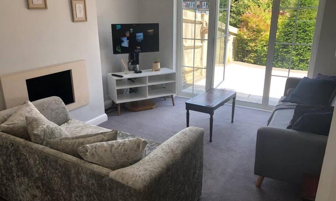 Bickley House | Bright 4-Bedroom Home with Beautiful Garden Retreat
