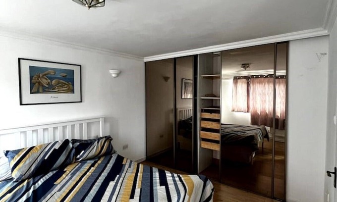 Sydenham House | Delightful 4-Bedroom Townhouse with Garden Retreat
