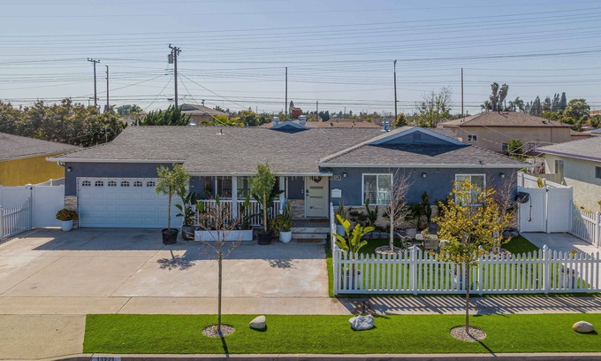 Midway City House | Cozy Home Ideal for Families Near Disneyland & Beaches