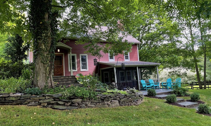 Hyde Park Other | Delightful Circa 1700 Farmhouse: Guest Rated 10/10