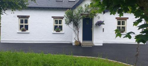 Westport House | Delightful Cottage: Pet-Friendly Getaway with Top Ratings
