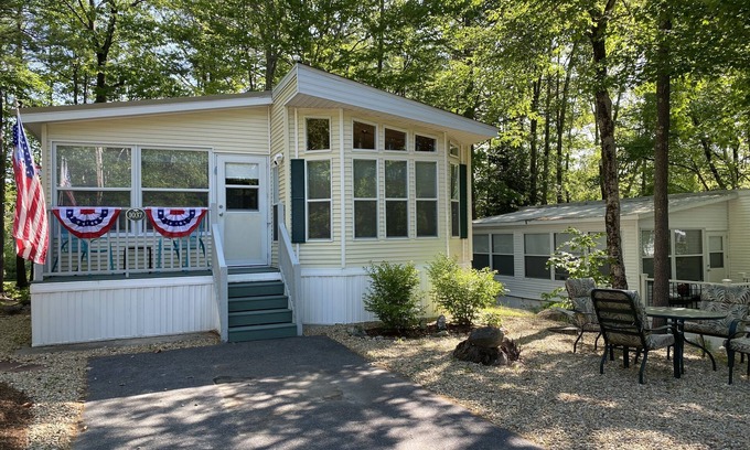 South Casco Cottage | Delightful Cottage with All-Inclusive Family Amenities