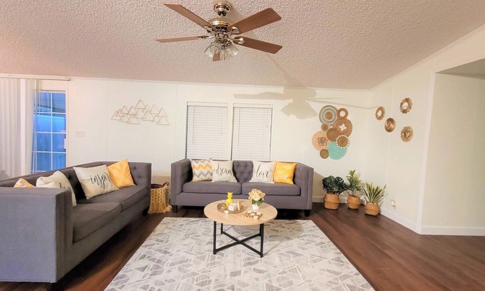 Tampa House | Delightful Country Retreat Near Hard Rock Casino & Beach