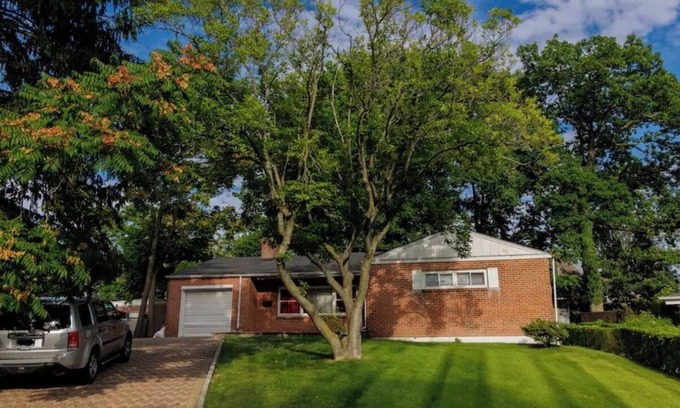 Lincoln Park House | Welcoming Home in Yonkers NY - Pet & Child Friendly Stay