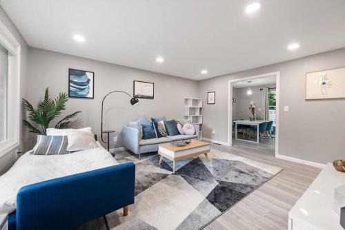 North Juanita House | Bright Family Retreat with AC & Large Yard Near Beach