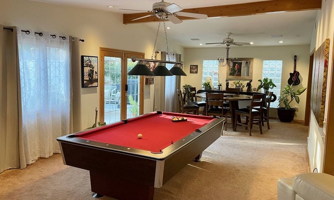 Newhall House | Inviting 3-Bedroom Home with Pool Table & Family-Friendly Perks