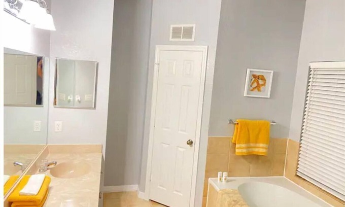 Thonotosassa House | Inviting Townhome with Spa, Hot Tub, and Family Amenities