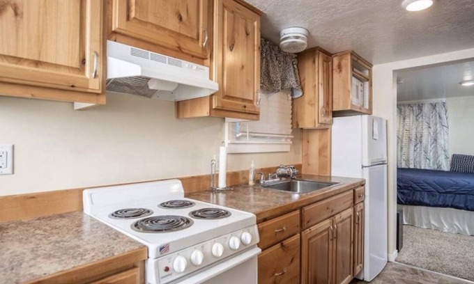 Pocatello House | Bright Studio Steps from ISU - Highly Rated & Family-Friendly