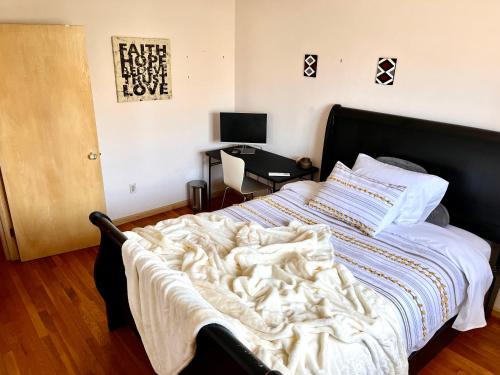 Revere House | Bright and Inviting Room with Workstation & Breakfast