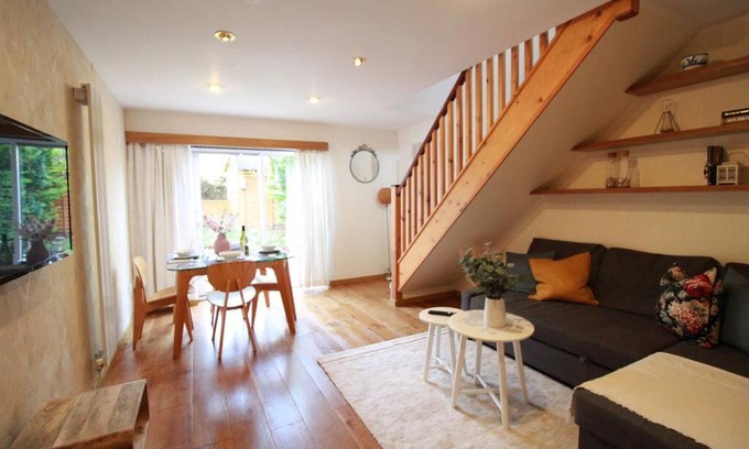 Littlemore House | Inviting Two-Bedroom Home with Child-Friendly Amenities
