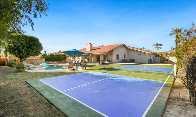 Bermuda Dunes House | Inviting Villa with Pool, Spa & Private Pickleball Court
