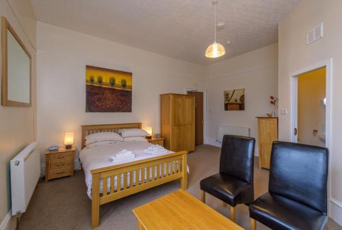 Sandhaven Hotel | Relax at Cheers Cafe Bar & Tavern with Pool and Dining