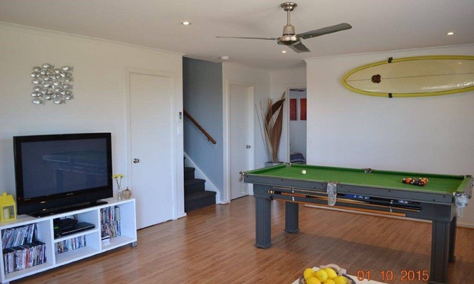 Para Wurlie House | Unwind at Cheers: Ocean Views & Free Wifi on the Esplanade