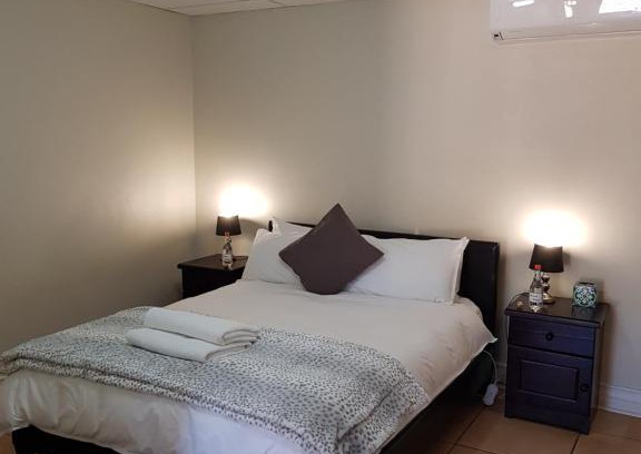 Bloemfontein Apartment | Oceanfront Retreat at Cheetah Manor #2 - 4-Star Stay