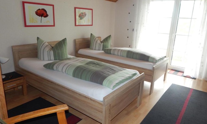 Neupotz House | Top-Rated Chefs Gästezimmer: Family-Friendly Comfort Awaits