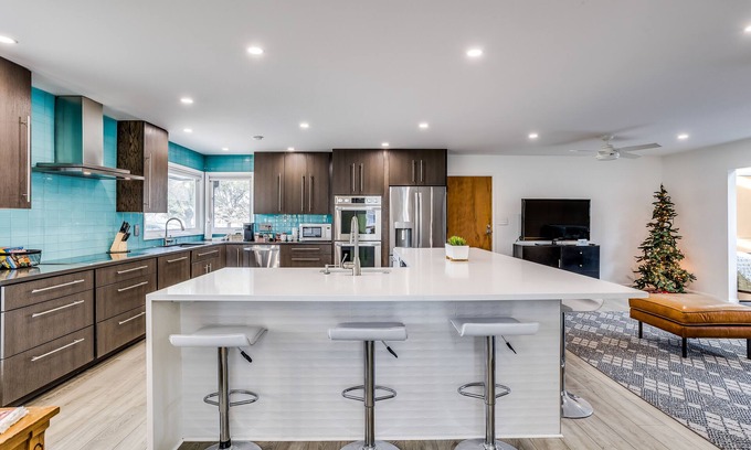 Wichita House | Exclusive Sun-soaked Retreat with Private Pool & Ocean View
