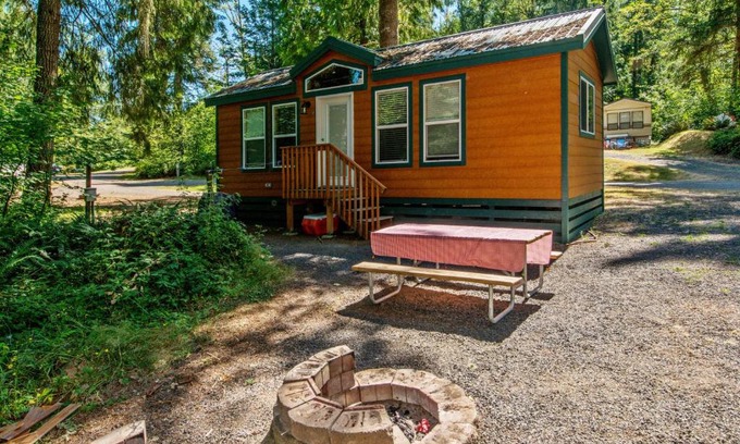 Centralia - Chehalis Resort | Comfortable Chehalis Camping Resort Cottage with Pool & Hot Tub