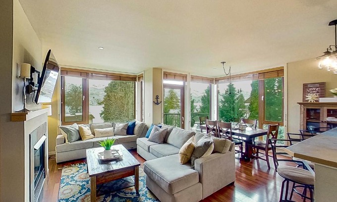 Chelan Apartment | Cozy Chelan Resort Suites with Private Pool & Hot Tub