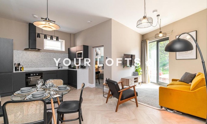 Newcastle-upon-Tyne House | High-Spec Chelmsford Lofts with Pool & Guest Rated 9.7/10
