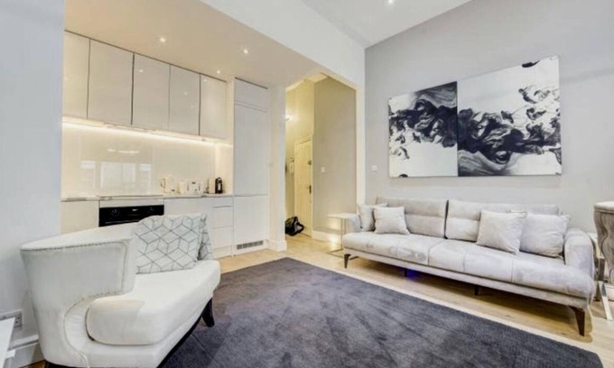 Earl's Court Apartment | Stylish Chelsea Apartment with Top Amenities and 10/10 Rating