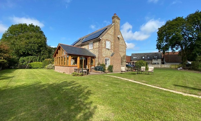 Sydling St Nicholas Cottage | Charming Chelsea Cottage in Dorset’s Idyllic Countryside