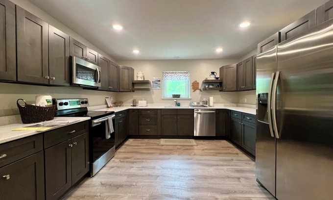 Fairbanks House | Family-Friendly Chena Pointe Retreat with Kitchen Amenities