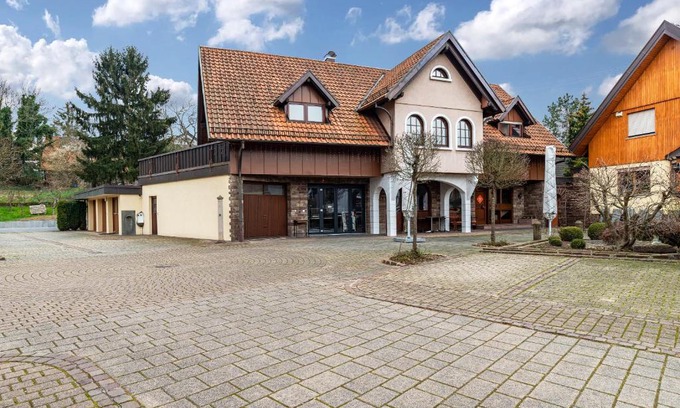 Baden-Baden Apartment | Exceptional Cheng Hotel: Child-Friendly and Guest Rated 9.8