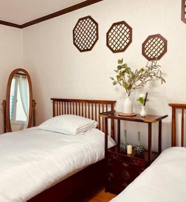 Changsin-dong Apartment | Experience 4-Star Comfort at Cheong Un Gak with Breakfast