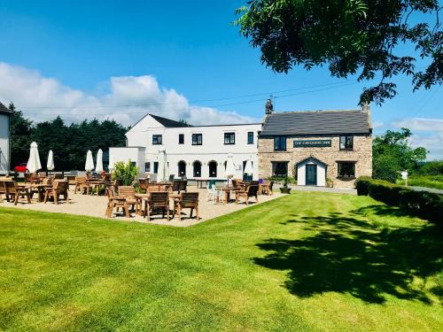 Bishop Thornton Hotel | Welcoming Chequers Inn: Pool, Restaurant & Hot Tub Bliss