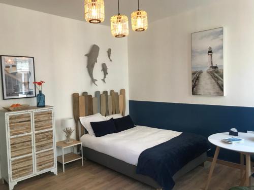 Cherbourg-en-Cotentin Apartment | Charming Cherbourg Sea Sand - Family-Friendly Beach Escape