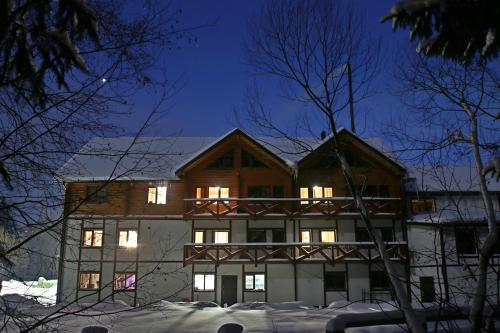 Yablunytsya Hotel | Discover Cheremosh: Poolside Retreat with Ocean Views