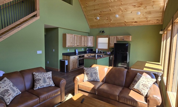 Gatlinburg - Pigeon Forge Cabin | Charming Cheries Chalet: Hot Tub & Breathtaking Mountain Views